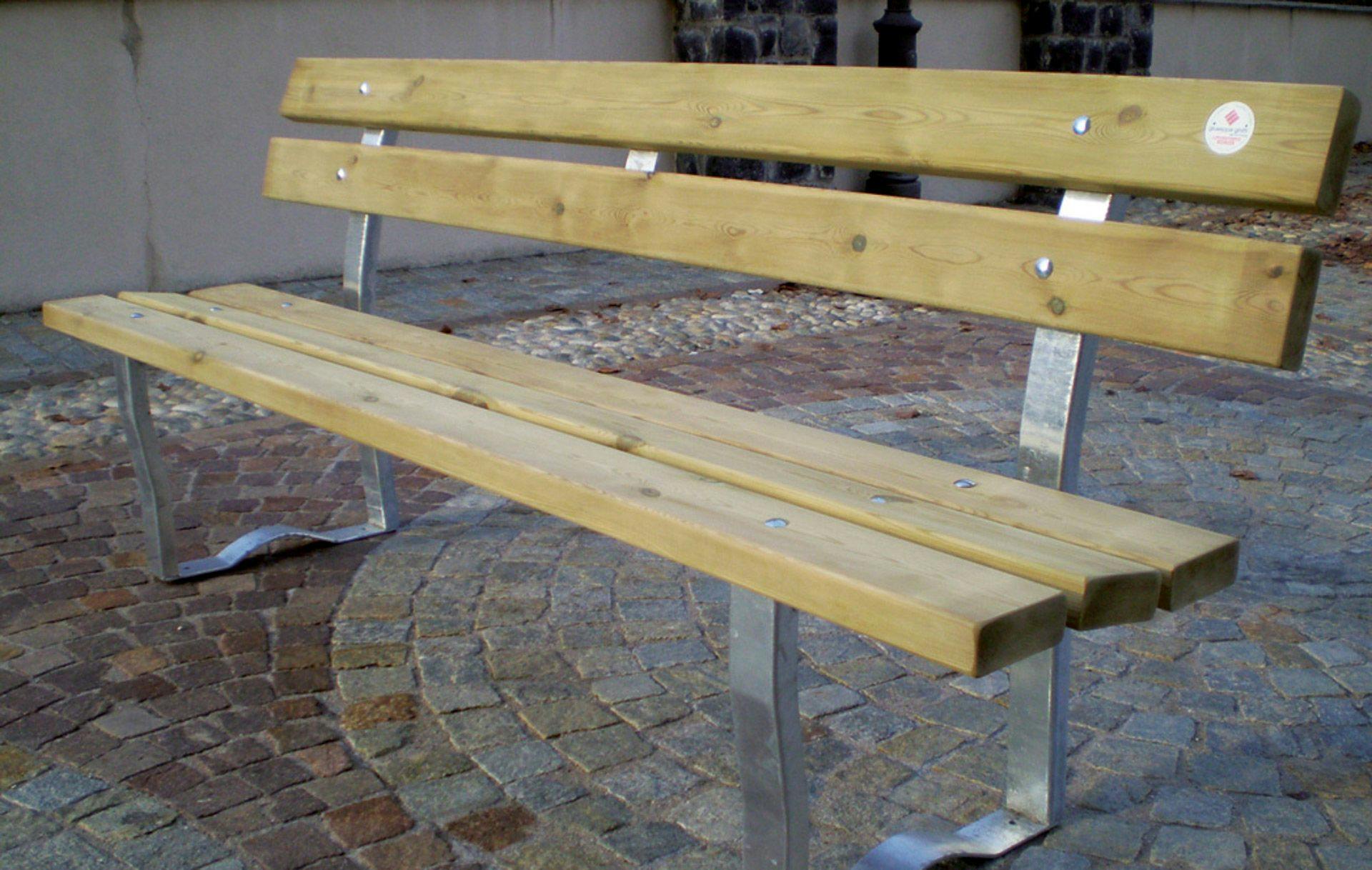 Panchina in legno e ferro per esterno