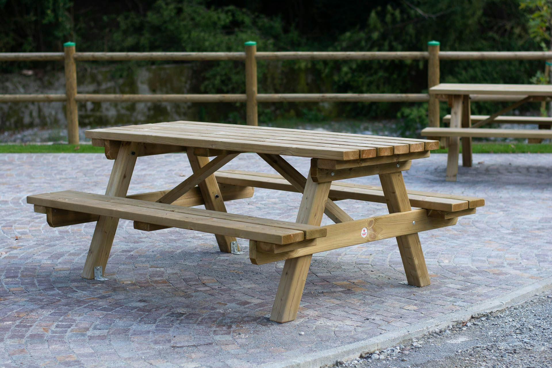 Tavolo per parchi in legno